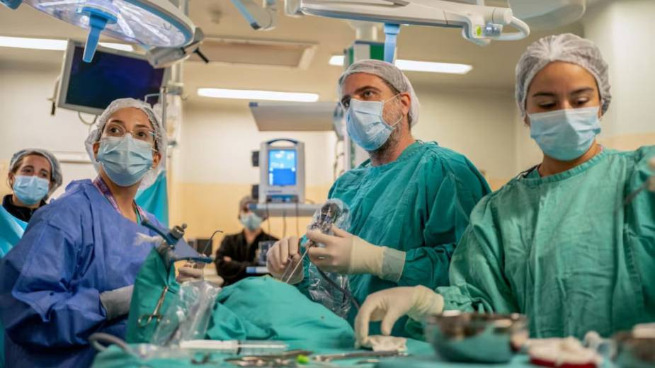 Hitos médicos en el Garrahan: extirpan un tumor cerebral a una niña por vía nasal