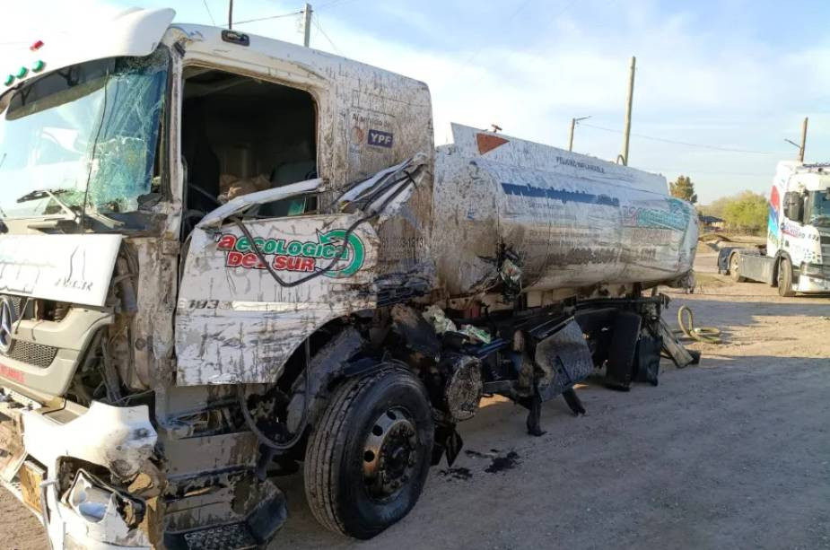 Tragedia en la Ruta 22: un muerto y dos heridos tras el choque frontal de dos camiones