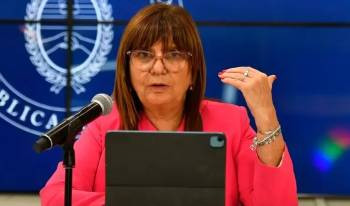 Bullrich anticipó que habrá sanciones a efectivos que hayan usado distintivos partidarios