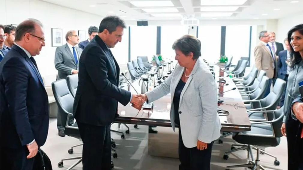 El Gobierno pagó USD 2.600 millones al FMI y las reservas cayeron en su nivel más bajo en 17 años