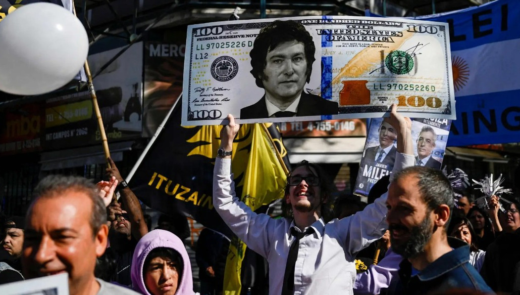 El New York Times responsabilizó a Milei por la corrida cambiaria