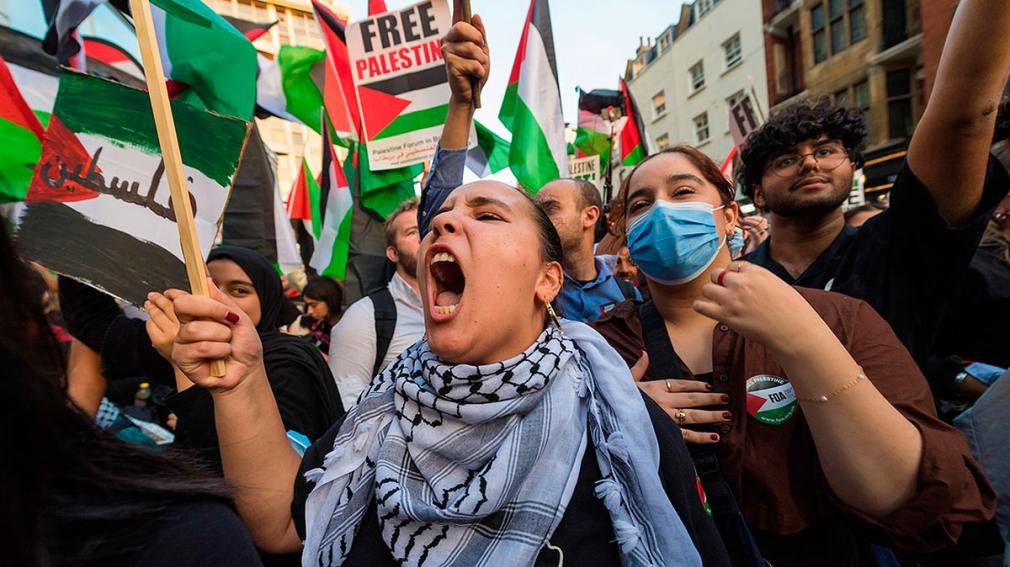 Reino Unido: advierten que ondear la bandera palestina puede "no ser legítimo"