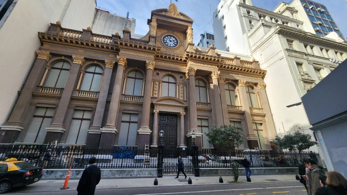 El Banco Central lanzó nuevas medidas y endureció los controles al dólar