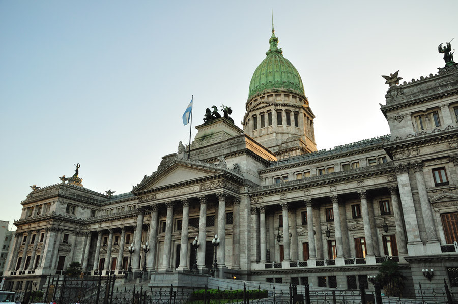La oposición busca que el Gobieno traslade el feriado del 20 de noviembre