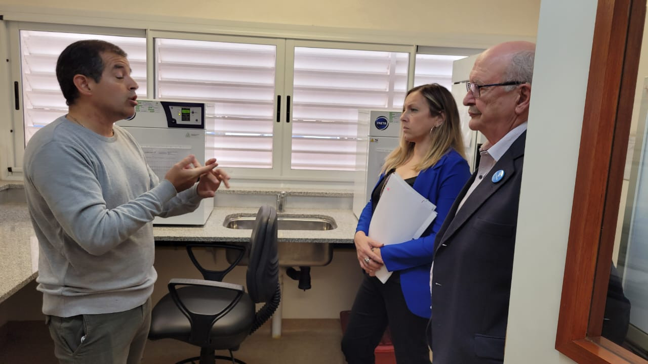 Laboratorio de Calidad de Alimentos Pampeanos analizará muestras de agua de distintas procedencias