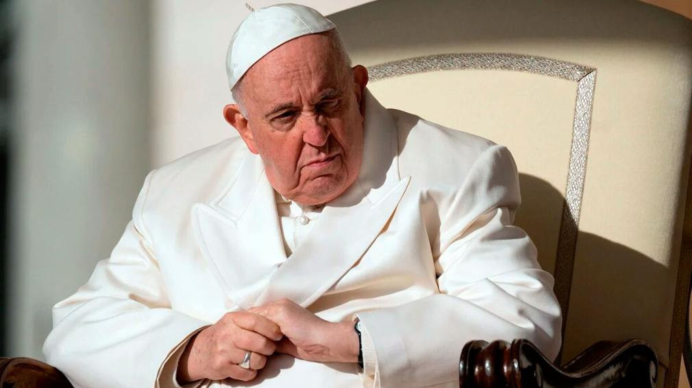 Por problemas de salud, el Papa recorta actividades