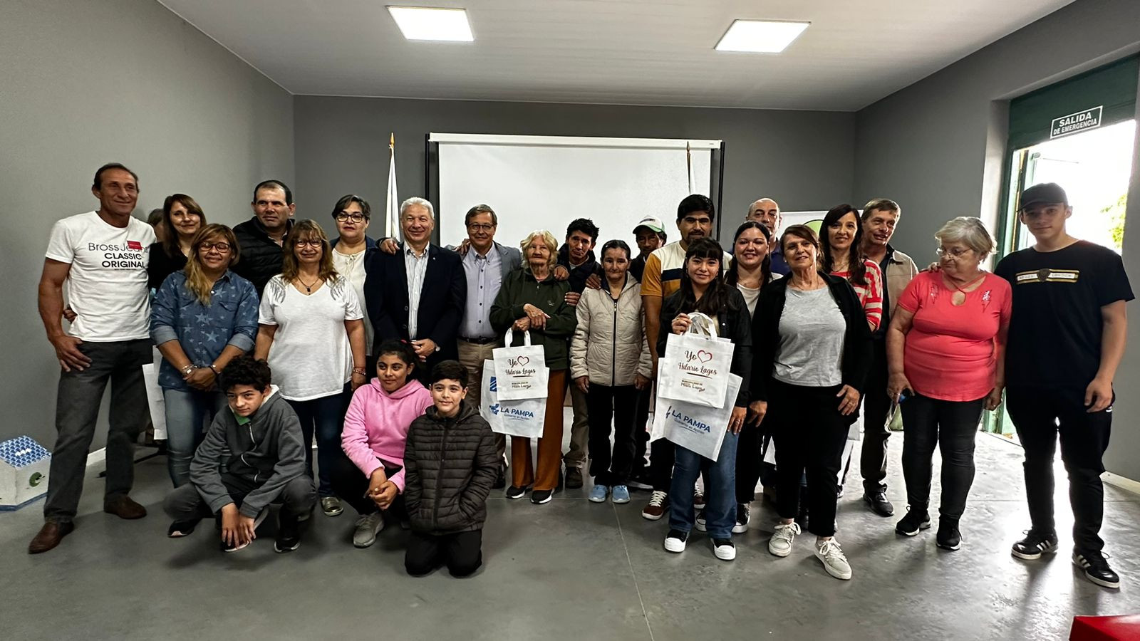 Entregaron 6 viviendas en Hilario Lagos
