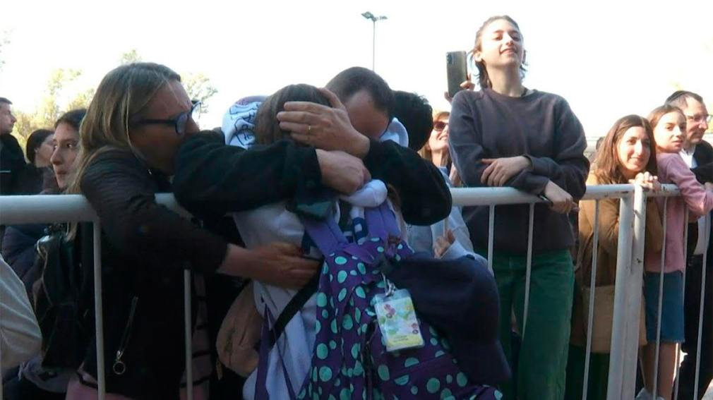 Llegó al país el cuarto vuelo de Aerolíneas Argentinas con 247 argentinos repatriados de Israel
