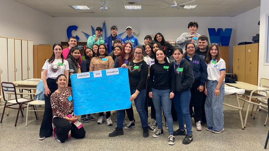 Estudiantes participan activamente en talleres sobre ESI