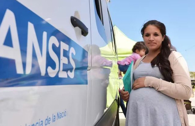 Titulares de la AUH con dos hijos cobrarán más de 35 mil pesos si presentan la Libreta escolar y sanitaria