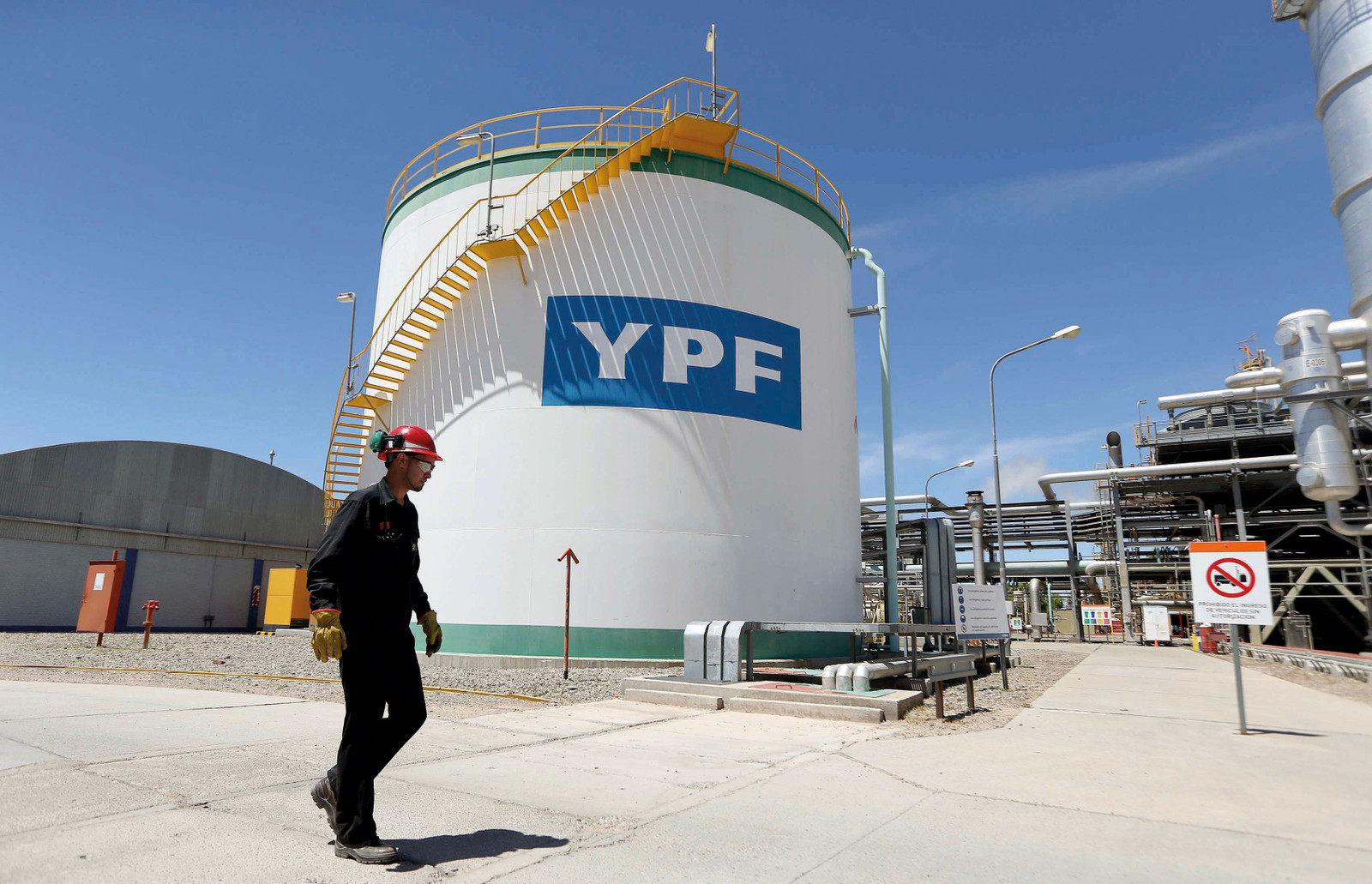Milei reconoció que YPF será privatizada en el futuro: “Primero hay que recomponerla”