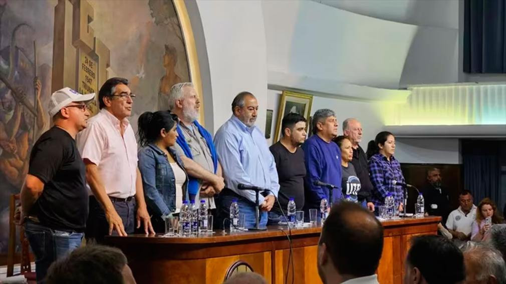 Dura advertencia de la CGT y organizaciones piqueteras a Javier Milei: “Vamos a ser los primeros en salir a la calle”