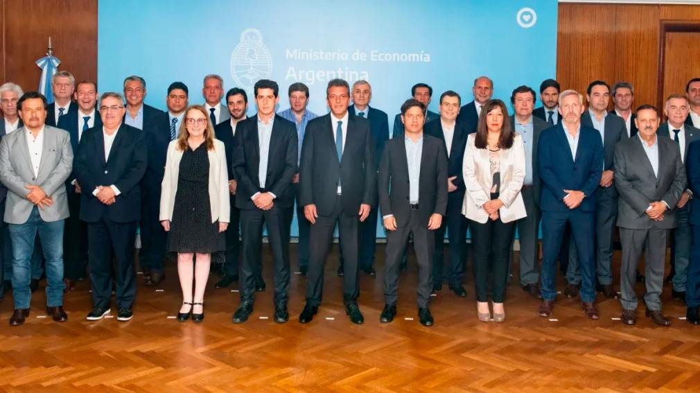 Sergio Massa le aseguró a los gobernadores los fondos para pagar aguinaldo y sueldos