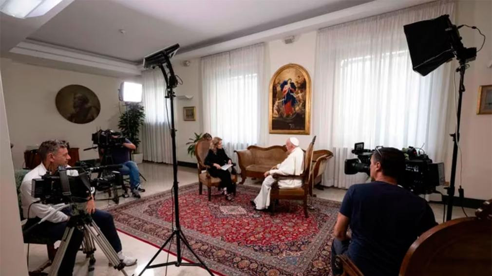 Francisco habló de su visita a la Argentina, de la Guerra en Medio Oriente y respondió críticas